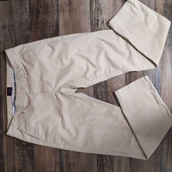 UNTUCKit St. Clair Straight Leg Flat Front Khaki Chino 33x32